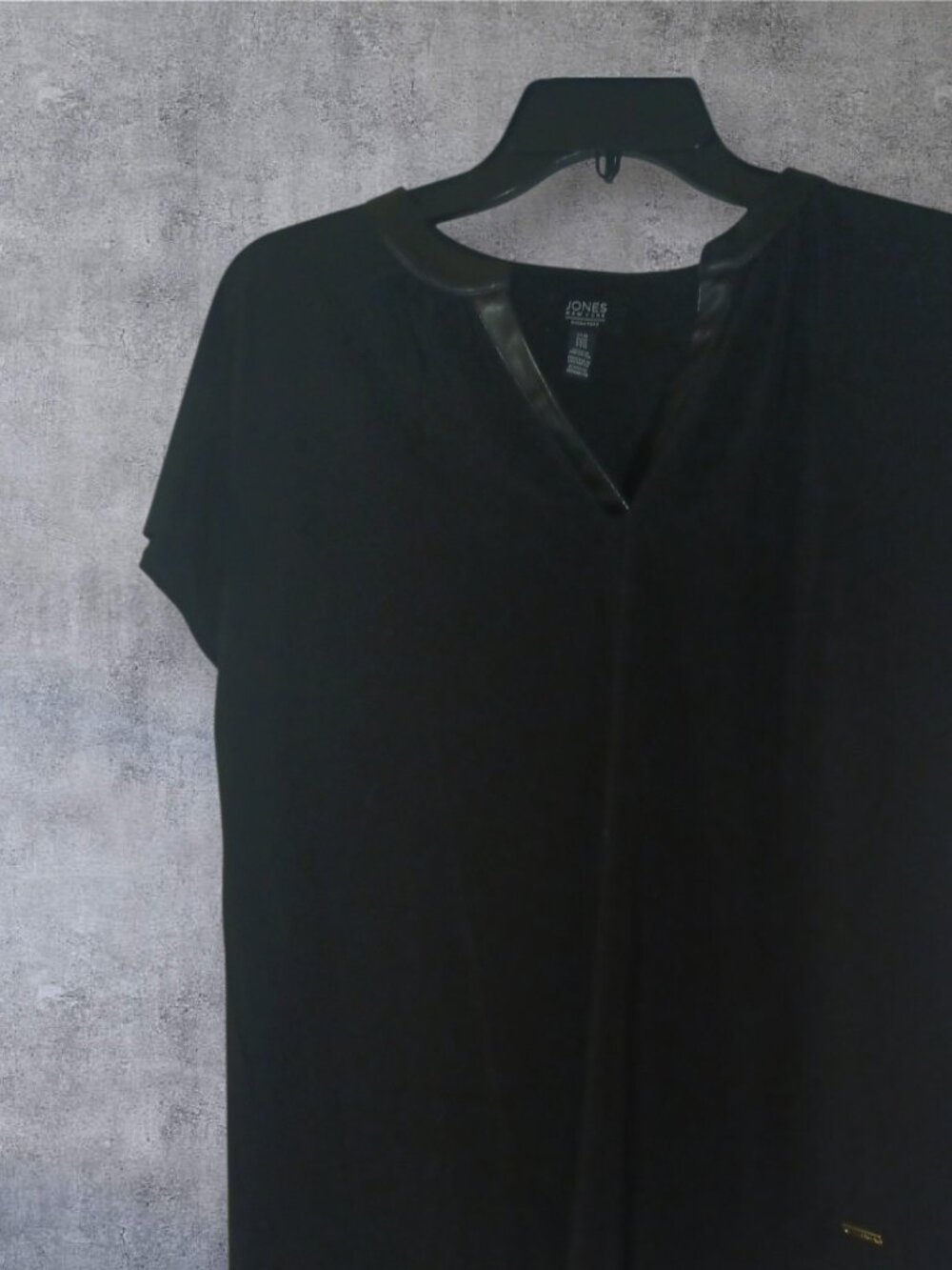 Jones New York Black V-Neck T-Shirt with Faux Leather Collar